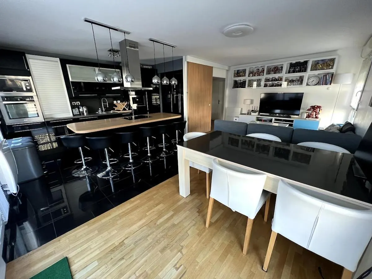 Apartment Room In Montrouge Paris